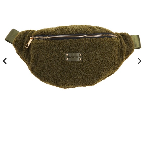 BearPaw Handbags - BEARPAW SHEARLING FANNY PACK CROSSBODY BELT BAG NWT